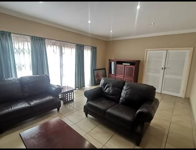 4 BEDROOM HOUSE FOR SALE IN VANDERBIJLPARK SW 5